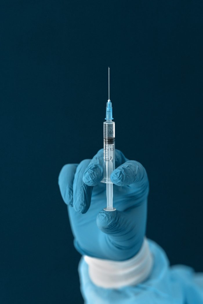 doctor-special-equipment-holding-covid-19-vaccine (1)